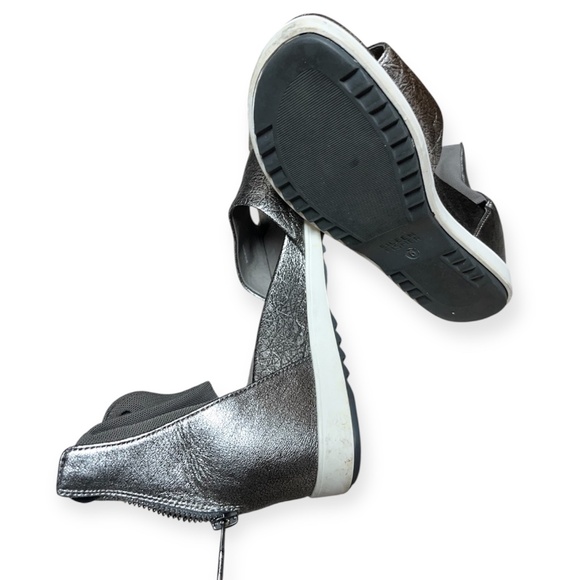 Eileen Fisher Women’s Silver Metallic Strappy Mesh Low Wedge Sandals Sz-6 - Picture 5 of 7